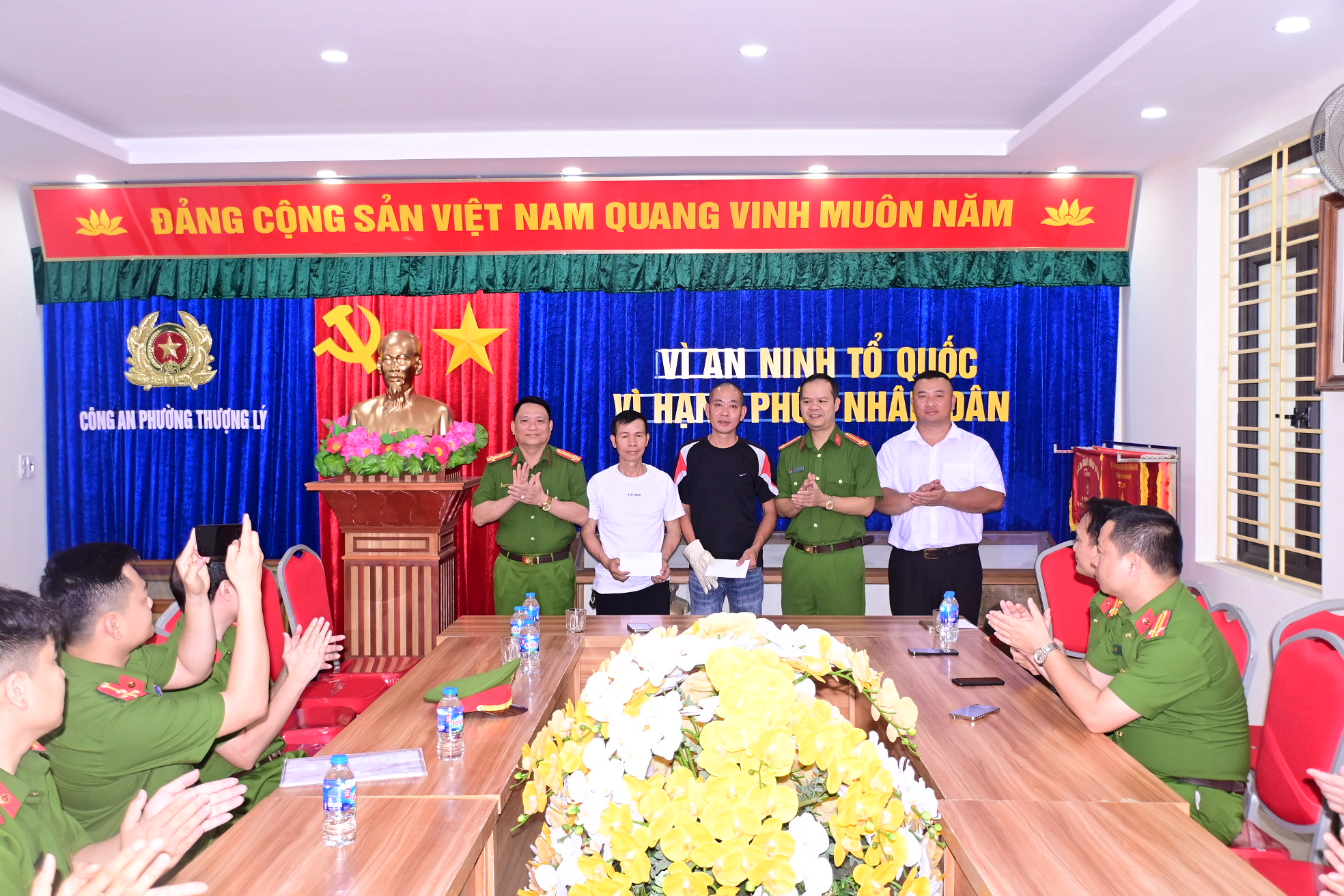 Khối Công an quận: 56 lượt tập thể, 157 lượt cá nhân được biểu dương, khen thưởng
